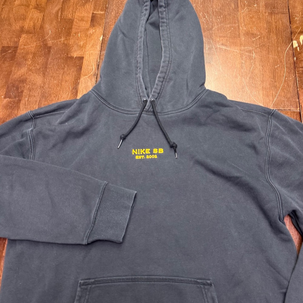 Nike SB Hoodie Mens M Faded Black Center Logo Fleece Skateboard Pullover Y2K 02